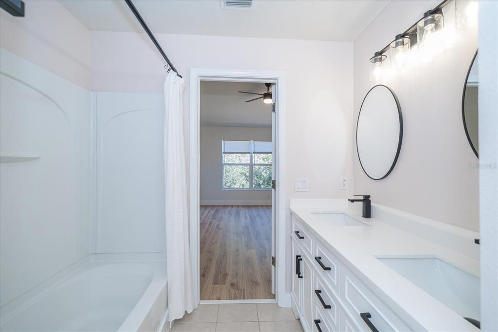 En Venta: $294,900 (2 camas, 2 baños, 1248 Pies cuadrados)