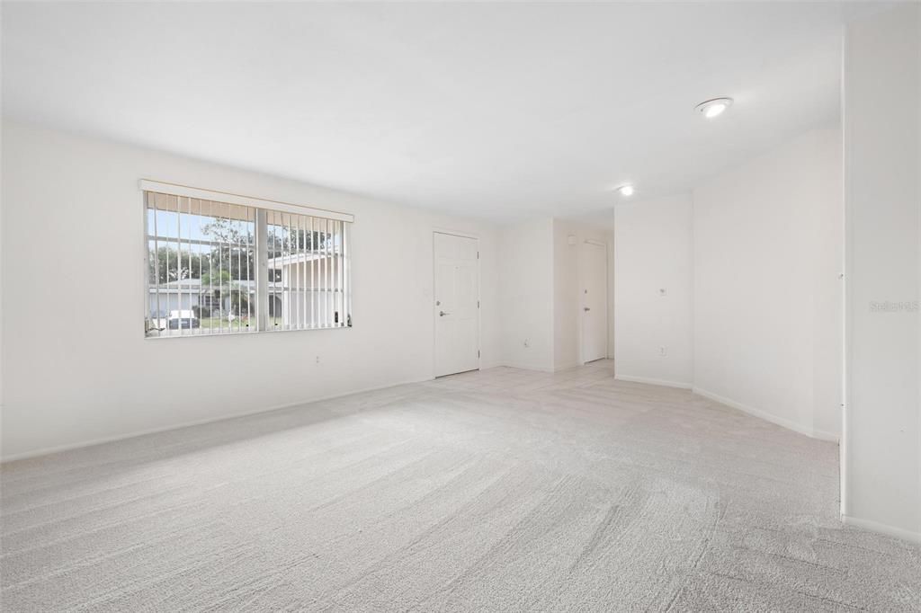 Active With Contract: $325,000 (2 beds, 2 baths, 1277 Square Feet)