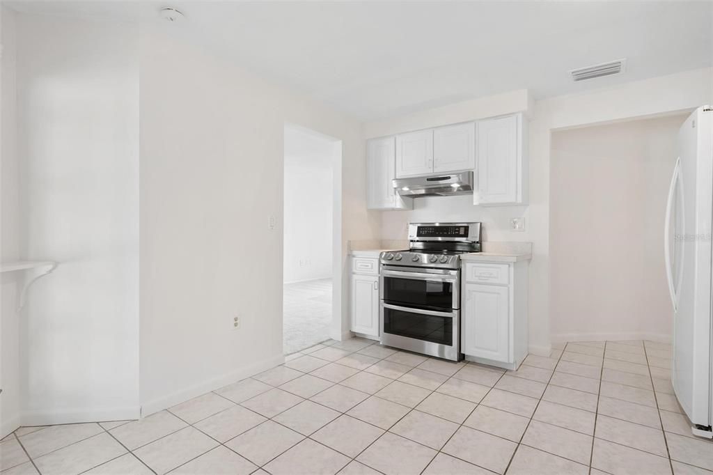 Active With Contract: $325,000 (2 beds, 2 baths, 1277 Square Feet)