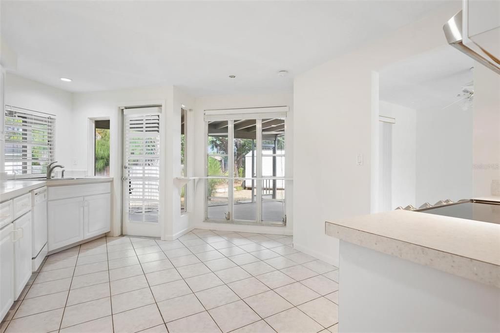 Active With Contract: $325,000 (2 beds, 2 baths, 1277 Square Feet)