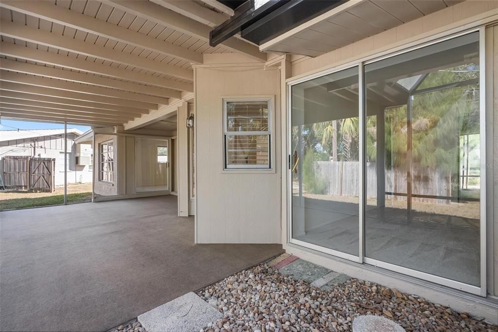 Active With Contract: $325,000 (2 beds, 2 baths, 1277 Square Feet)