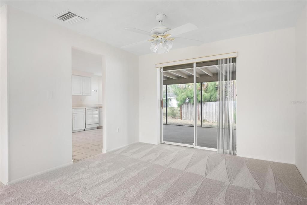 Active With Contract: $325,000 (2 beds, 2 baths, 1277 Square Feet)