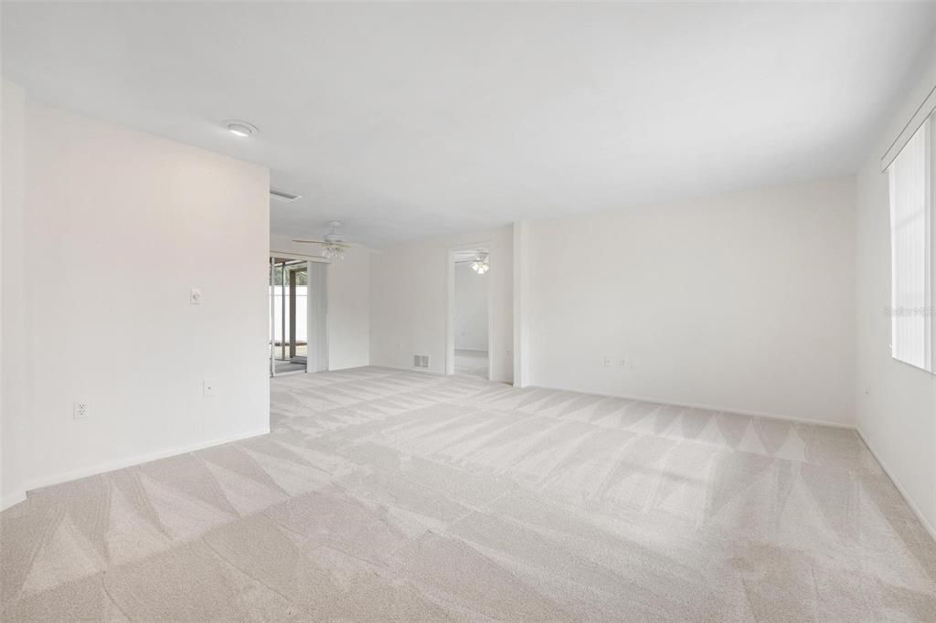 Active With Contract: $325,000 (2 beds, 2 baths, 1277 Square Feet)