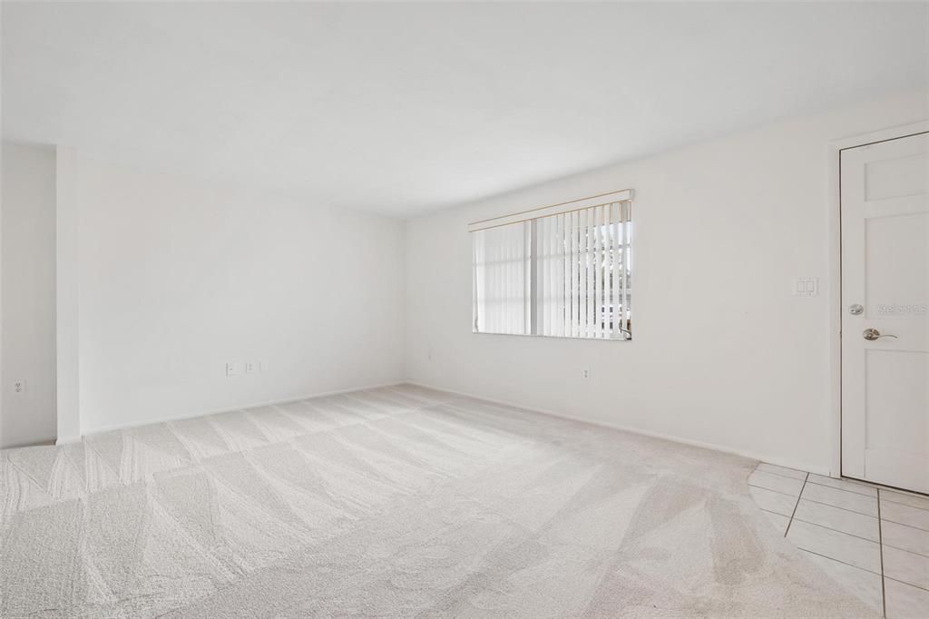 Active With Contract: $325,000 (2 beds, 2 baths, 1277 Square Feet)