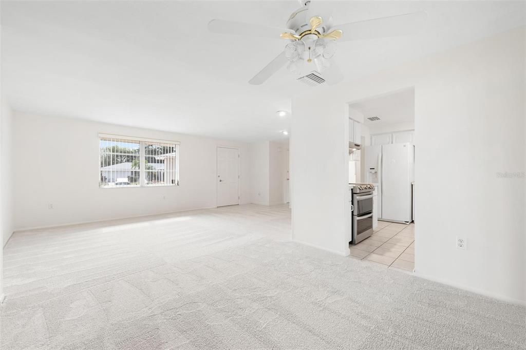 Active With Contract: $325,000 (2 beds, 2 baths, 1277 Square Feet)