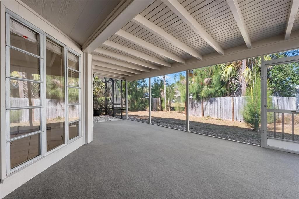 Active With Contract: $325,000 (2 beds, 2 baths, 1277 Square Feet)