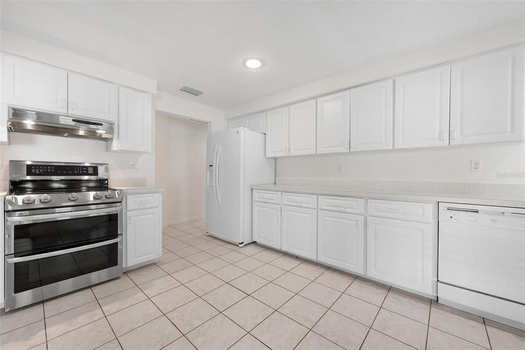 Active With Contract: $325,000 (2 beds, 2 baths, 1277 Square Feet)