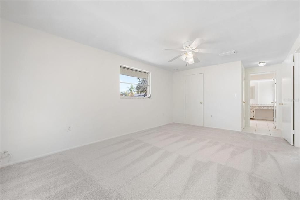 Active With Contract: $325,000 (2 beds, 2 baths, 1277 Square Feet)