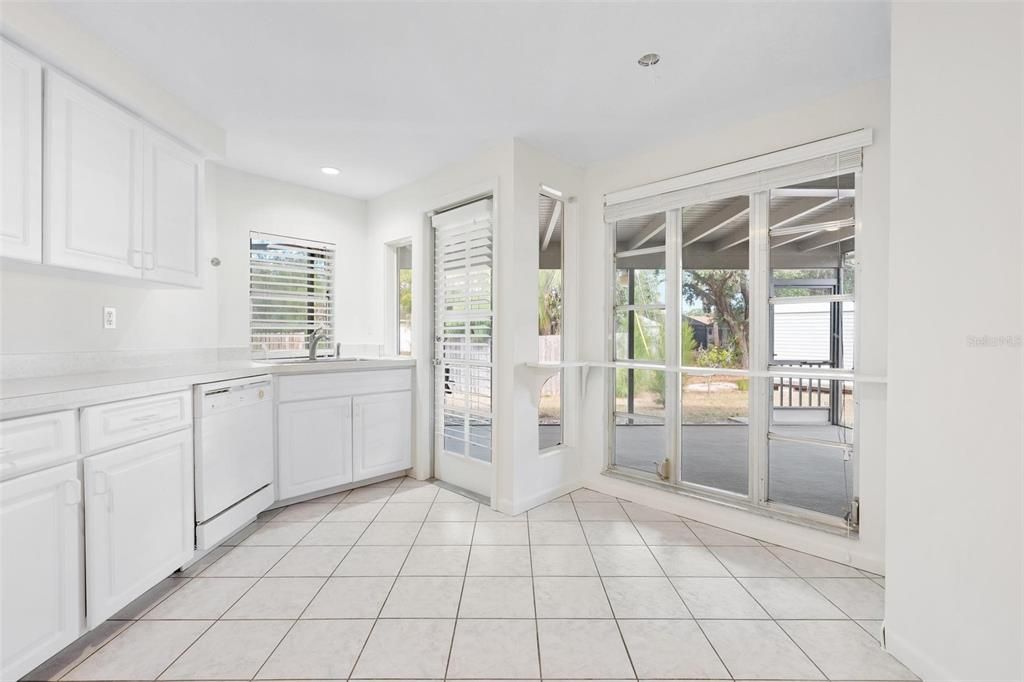 Active With Contract: $325,000 (2 beds, 2 baths, 1277 Square Feet)