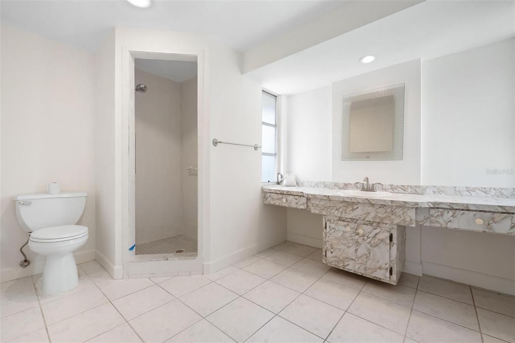 Active With Contract: $325,000 (2 beds, 2 baths, 1277 Square Feet)