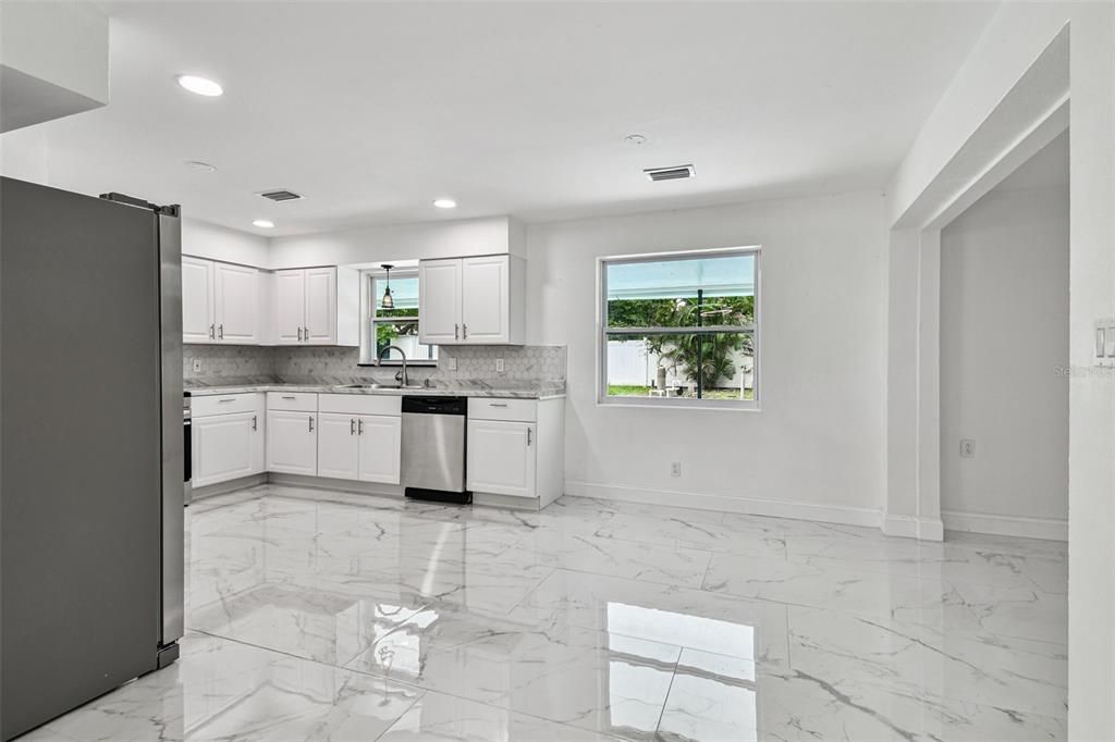 For Rent: $2,995 (4 beds, 3 baths, 2320 Square Feet)