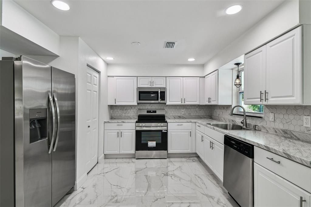 For Rent: $2,995 (4 beds, 3 baths, 2320 Square Feet)