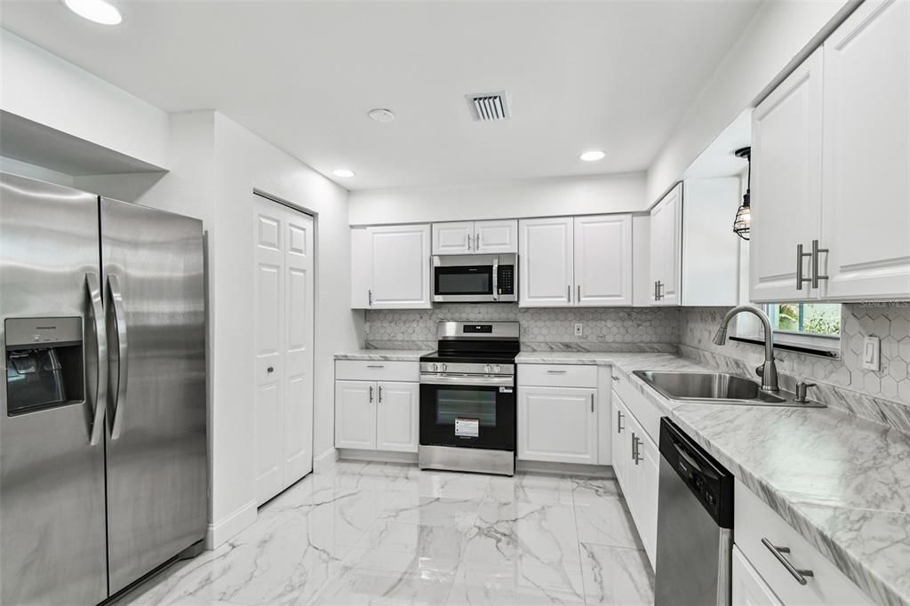 For Rent: $2,995 (4 beds, 3 baths, 2320 Square Feet)