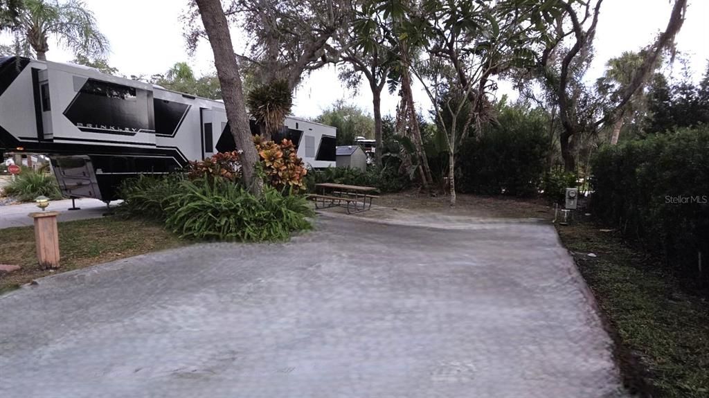 待售: $120,000 (0.06 acres)