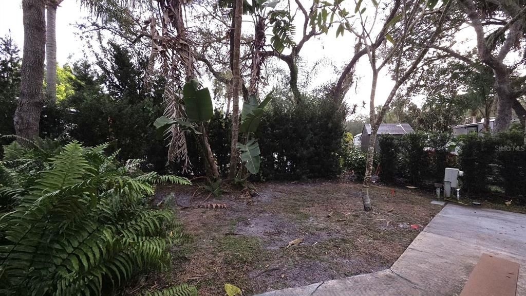 待售: $120,000 (0.06 acres)