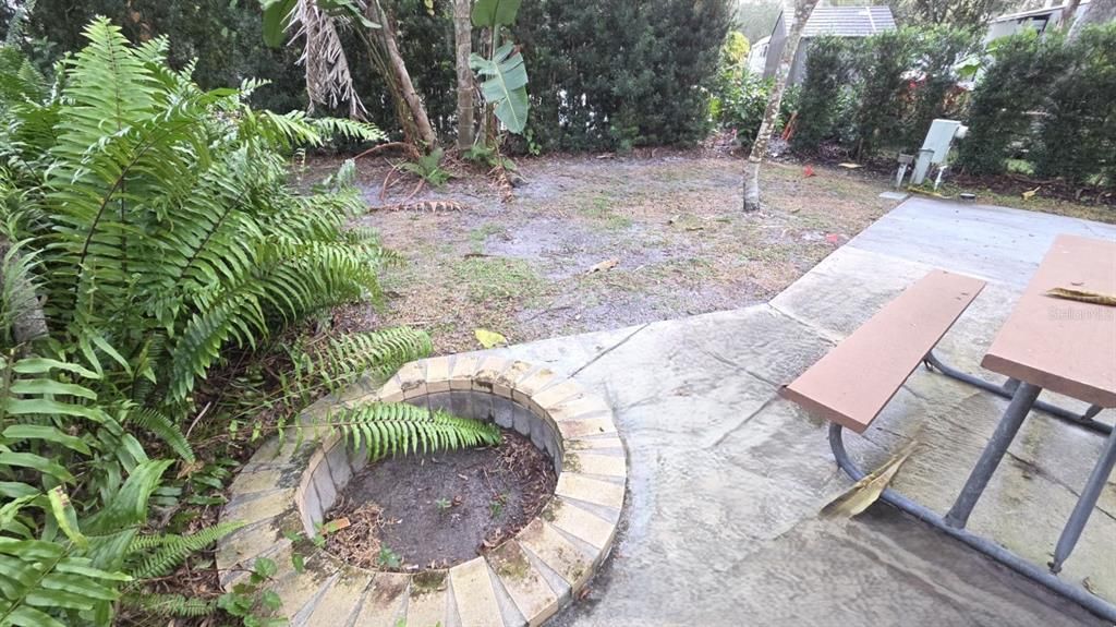 待售: $120,000 (0.06 acres)