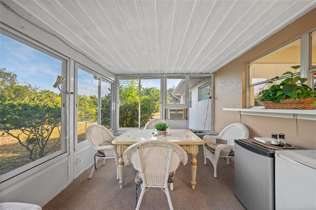 For Sale: $239,000 (2 beds, 2 baths, 1370 Square Feet)