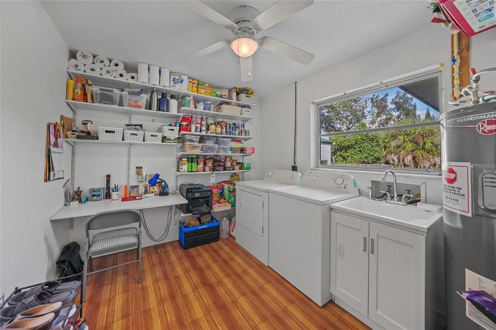 For Sale: $239,000 (2 beds, 2 baths, 1370 Square Feet)