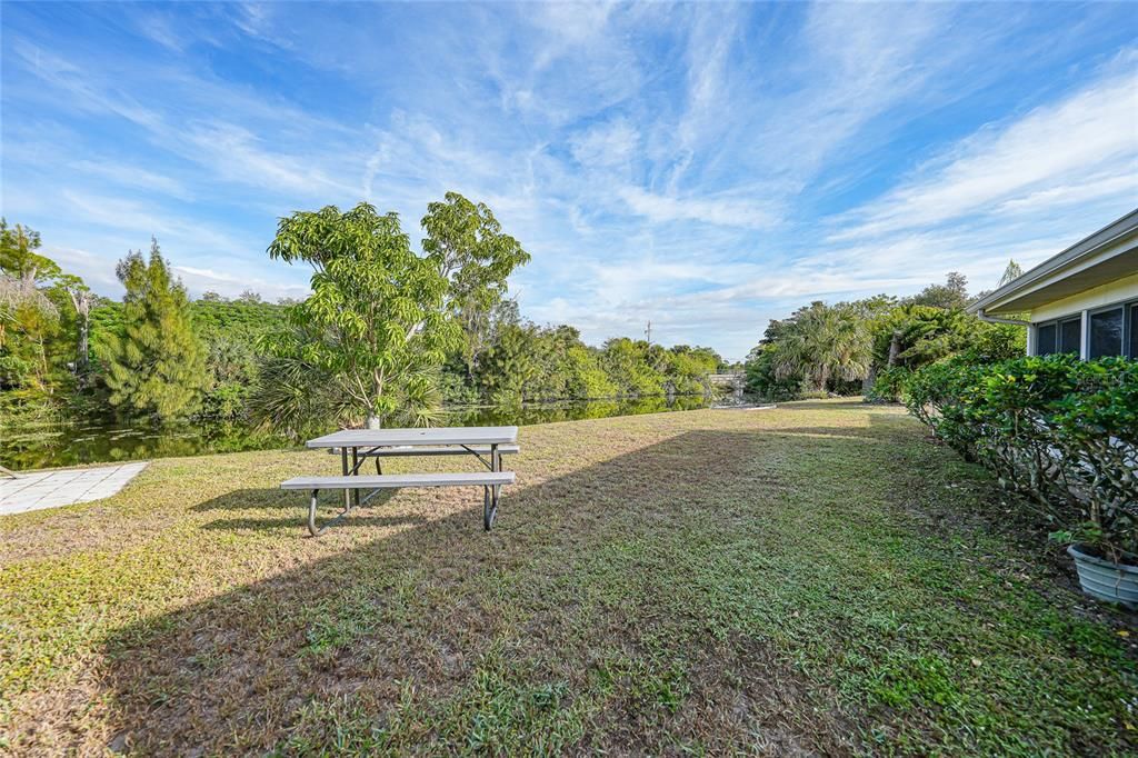 For Sale: $239,000 (2 beds, 2 baths, 1370 Square Feet)