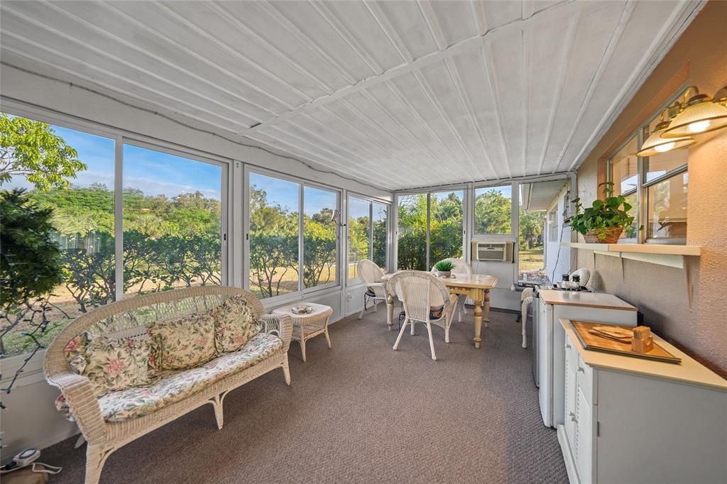 For Sale: $239,000 (2 beds, 2 baths, 1370 Square Feet)