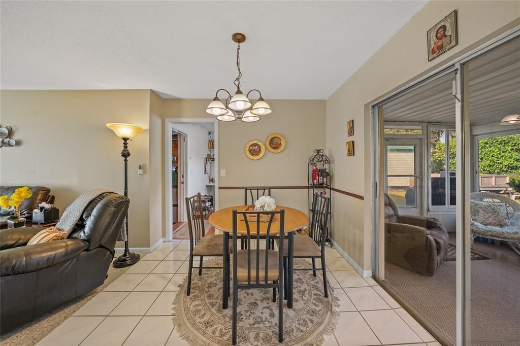 For Sale: $239,000 (2 beds, 2 baths, 1370 Square Feet)