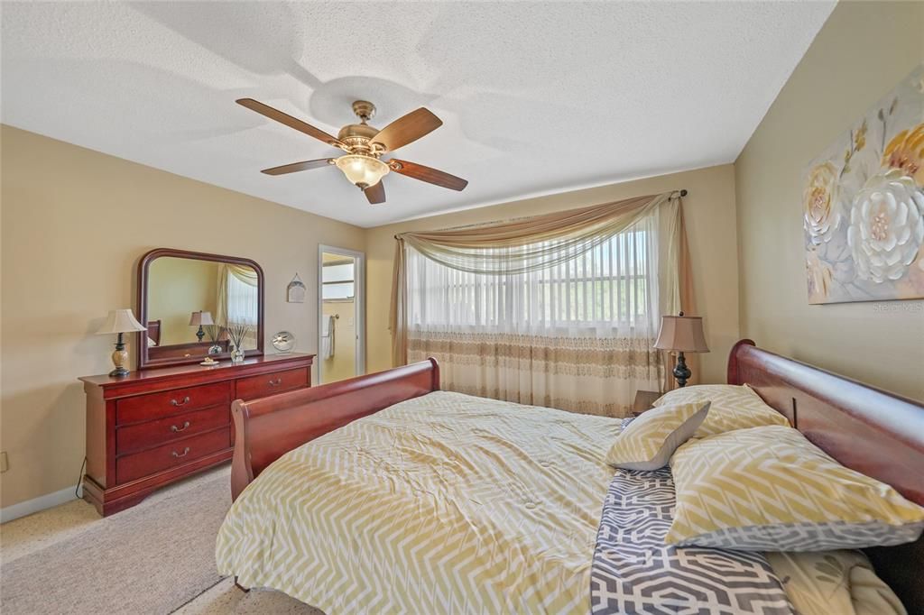 For Sale: $239,000 (2 beds, 2 baths, 1370 Square Feet)