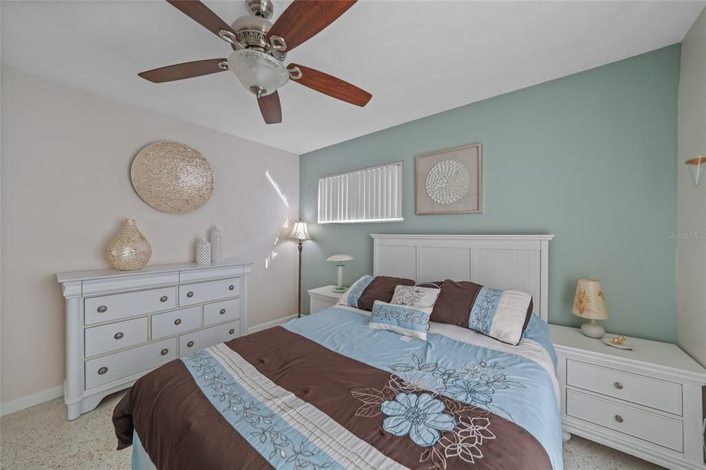 For Sale: $239,000 (2 beds, 2 baths, 1370 Square Feet)