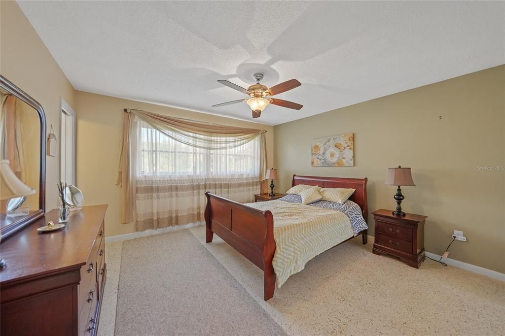 For Sale: $239,000 (2 beds, 2 baths, 1370 Square Feet)