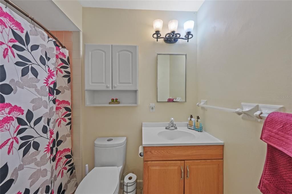 For Sale: $239,000 (2 beds, 2 baths, 1370 Square Feet)