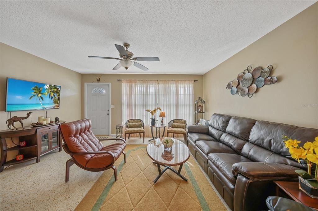 For Sale: $239,000 (2 beds, 2 baths, 1370 Square Feet)