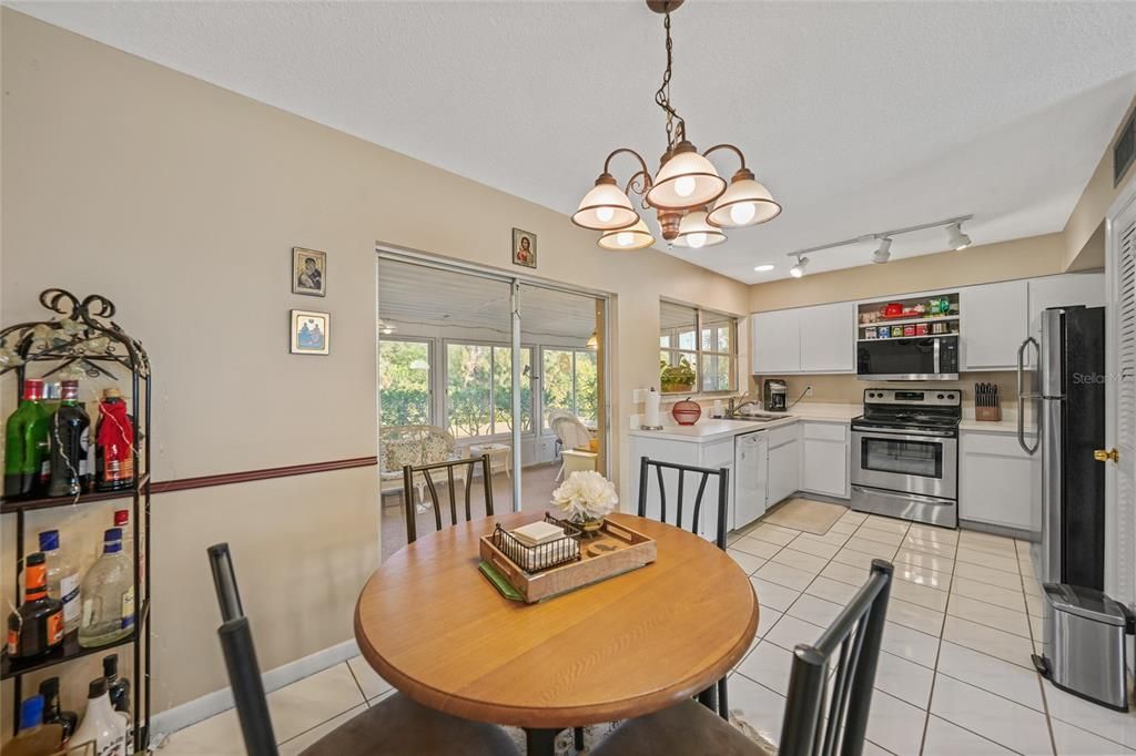 For Sale: $239,000 (2 beds, 2 baths, 1370 Square Feet)