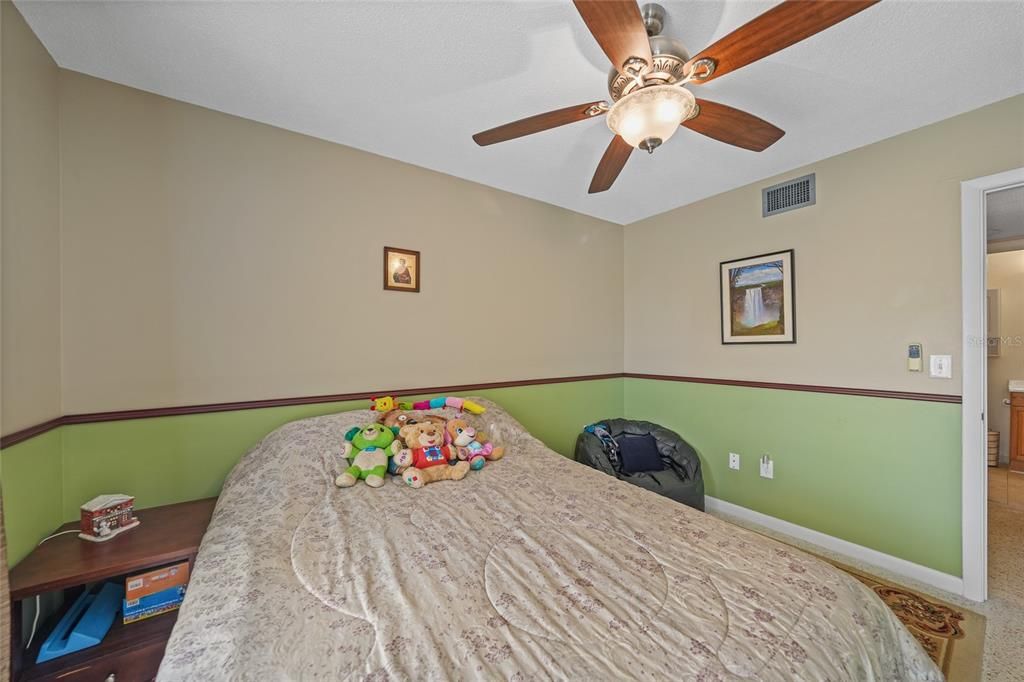 For Sale: $239,000 (2 beds, 2 baths, 1370 Square Feet)