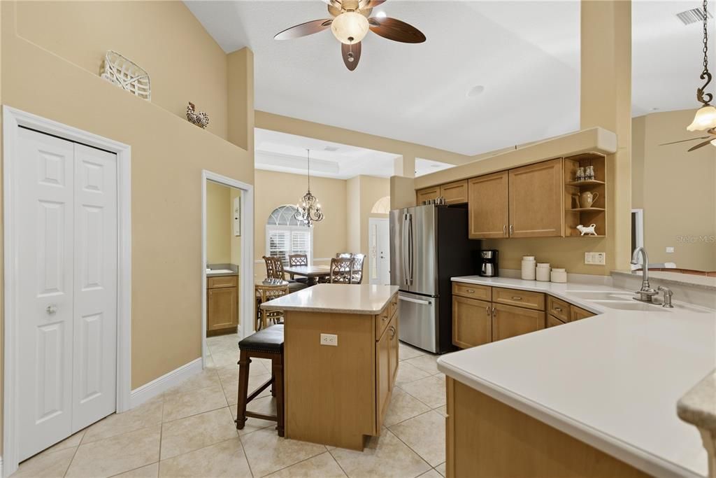 На продажу: $479,900 (3 спален, 2 ванн, 2299 Квадратных фут)