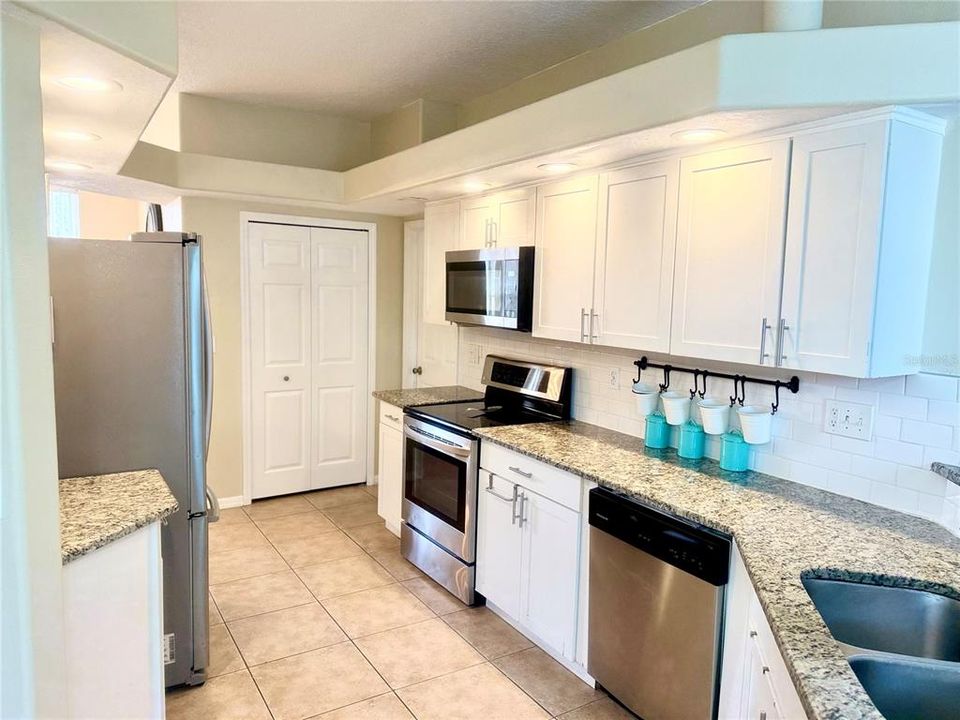 En Venta: $475,000 (4 camas, 3 baños, 2293 Pies cuadrados)