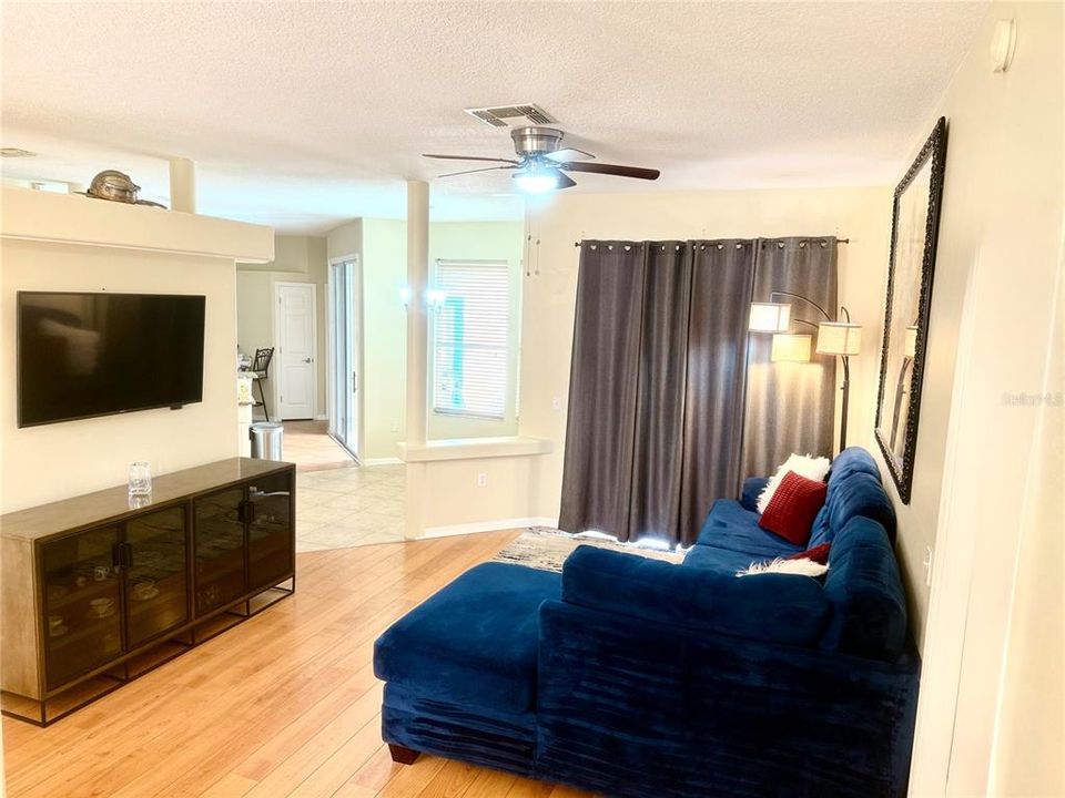 En Venta: $475,000 (4 camas, 3 baños, 2293 Pies cuadrados)