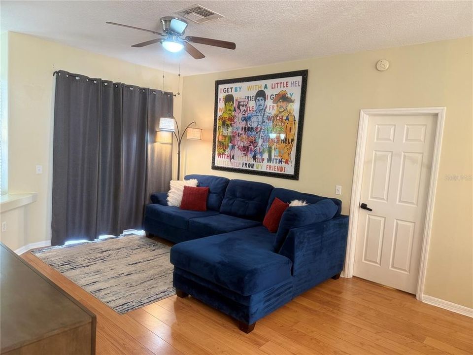 En Venta: $475,000 (4 camas, 3 baños, 2293 Pies cuadrados)