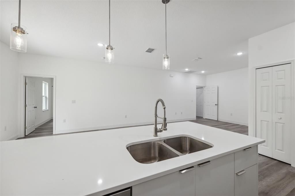 For Sale: $257,000 (4 beds, 2 baths, 1503 Square Feet)