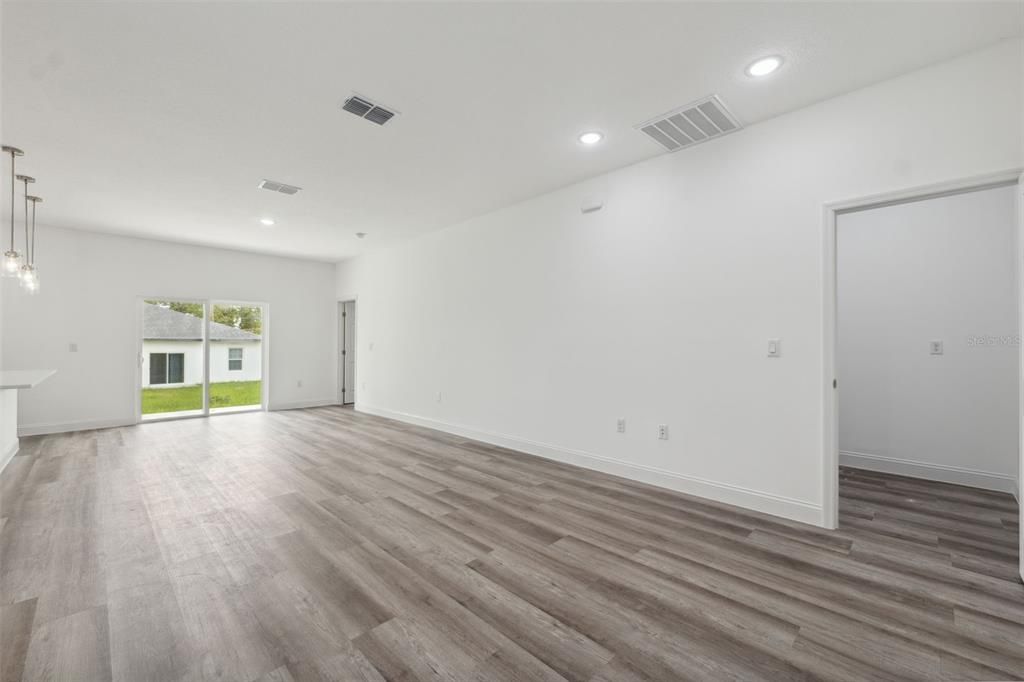 For Sale: $257,000 (4 beds, 2 baths, 1503 Square Feet)