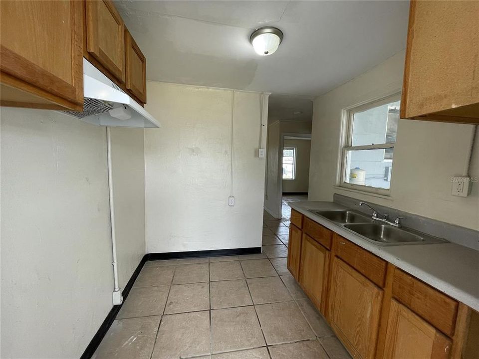 В аренду: $675 (1 спален, 1 ванн, 600 Квадратных фут)