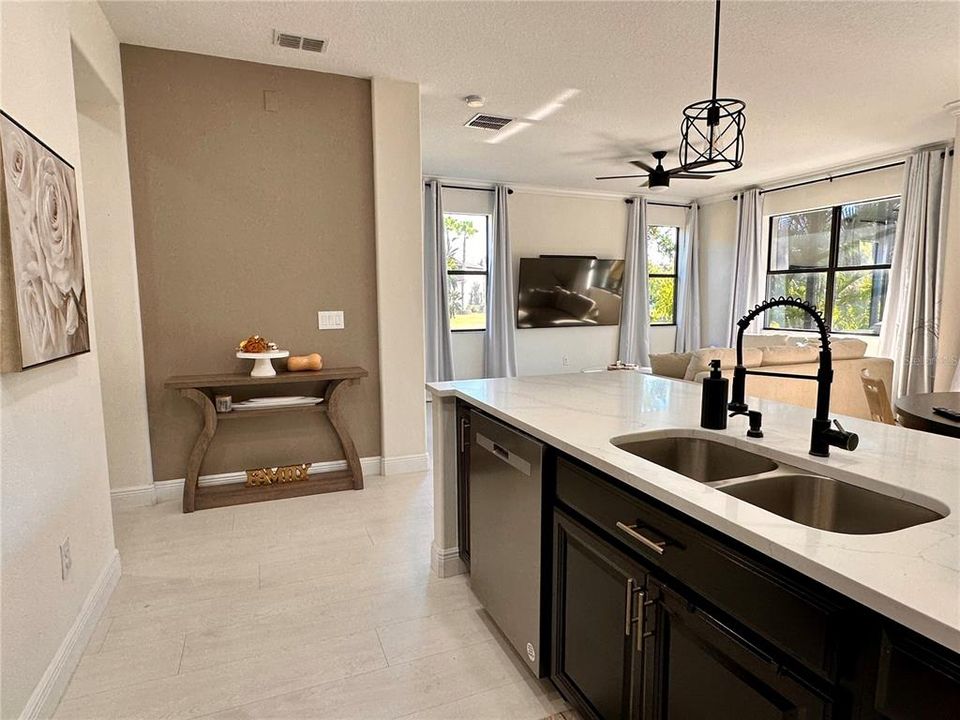 En Venta: $449,500 (3 camas, 2 baños, 1801 Pies cuadrados)