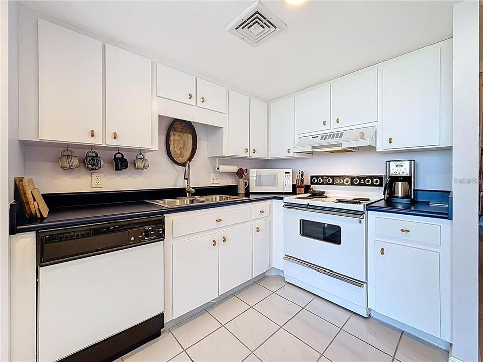 For Sale: $659,900 (3 beds, 2 baths, 1470 Square Feet)