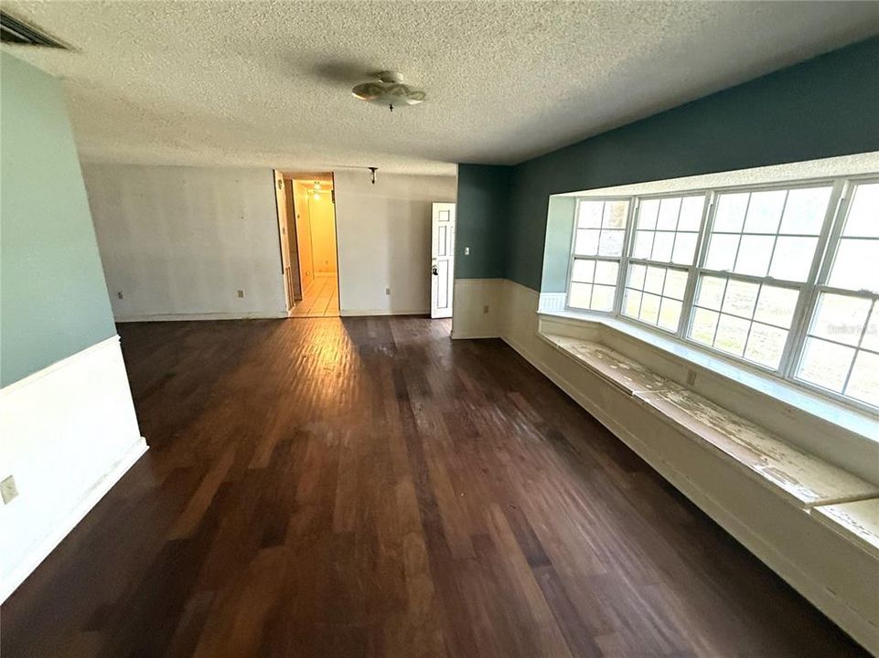 En Venta: $280,000 (3 camas, 2 baños, 2080 Pies cuadrados)