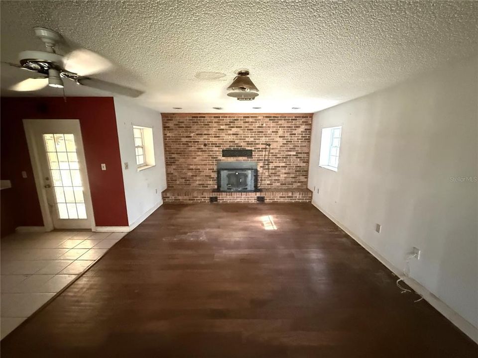 En Venta: $280,000 (3 camas, 2 baños, 2080 Pies cuadrados)