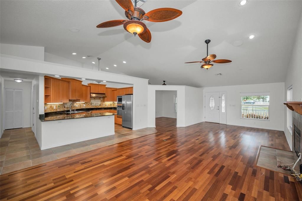 На продажу: $795,000 (2 спален, 2 ванн, 1690 Квадратных фут)