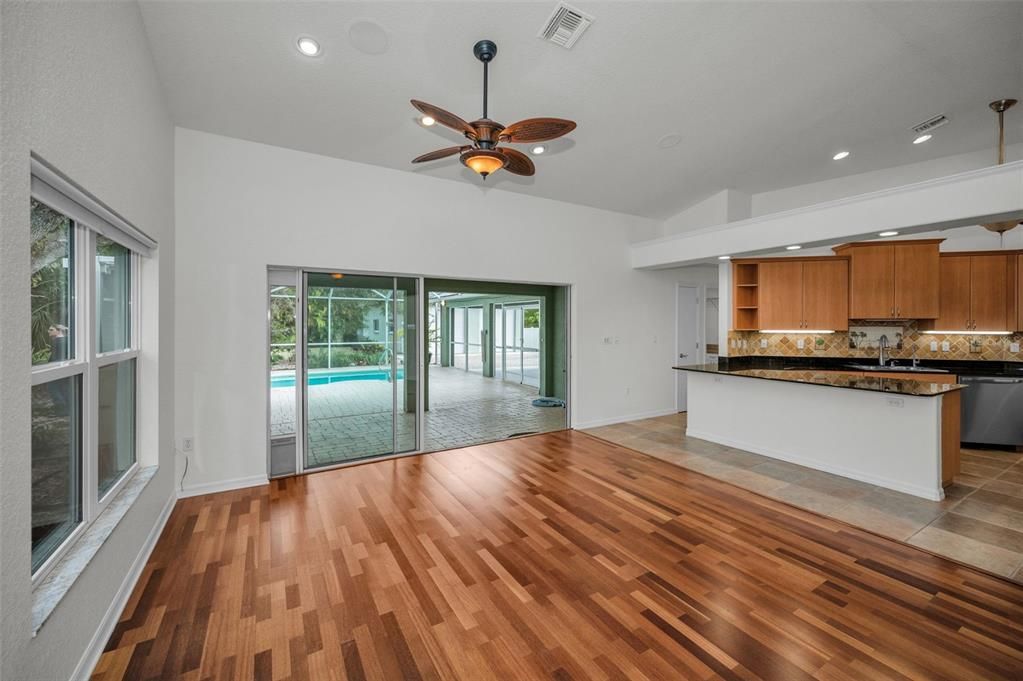 На продажу: $795,000 (2 спален, 2 ванн, 1690 Квадратных фут)