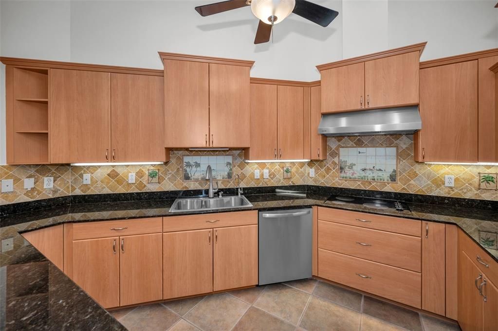 На продажу: $795,000 (2 спален, 2 ванн, 1690 Квадратных фут)