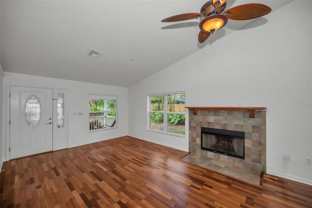 На продажу: $795,000 (2 спален, 2 ванн, 1690 Квадратных фут)