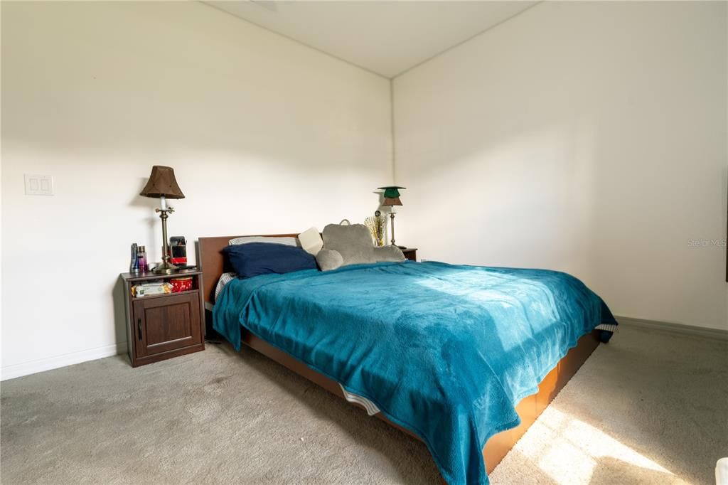 For Rent: $2,300 (4 beds, 2 baths, 1905 Square Feet)