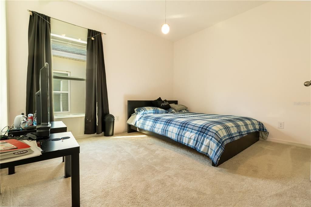 For Rent: $2,300 (4 beds, 2 baths, 1905 Square Feet)