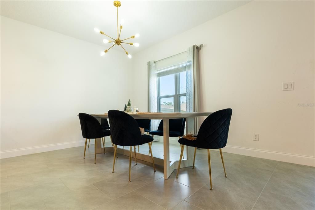 For Rent: $2,300 (4 beds, 2 baths, 1905 Square Feet)